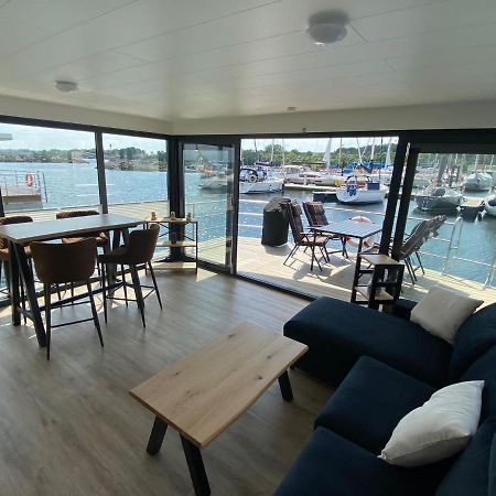 Urlaub Auf Dem Wasser Mit Einmaligen Ausblick - Well Hausboote Boltenhagen 10 外观 照片